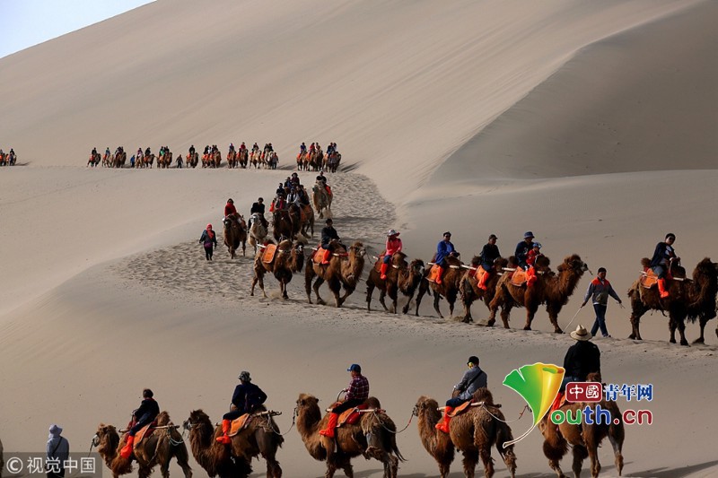 Vỡ trận các địa điểm du lịch tại Trung Quốc trong 3 ngày nghỉ lễ, đâu đâu cũng chỉ thấy người với người